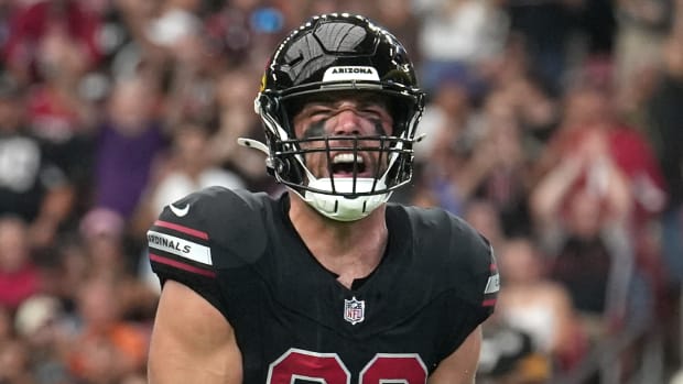 Cardinals tight end Zach Ertz celebrates a touchdown.